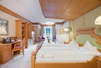 STOCK  - "Im Juchhe" family suite