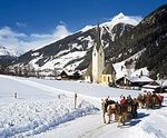 4 Übernachtungen mit Wohlfühl-Halbpension & Jesacherhof all inklusive 3-Tages-Skipass "Kerzen ziehen" - basteln Sie Ihre eigene Kerze Romantische Fackelwanderung mit Glühwein-Party