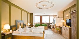 ***** Mirabell Dolomites Hotel . Luxury . Ayurveda & Spa - Stube