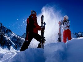 Einsteigen, Aufsteigen und Aussteigen: Ski pur - mit der höchsten Kabinenbahn Südtirols.Ein wahres Eldorado für alle Wintersportler, ob beim Langlauf oder beim Skifahren – es erwarten Sie perfekte Pisten in der Skiarena Ahrntal.Erleben Sie einen wundervollen Skiurlaub inmitten der weißen Ahrntaler Bergwelt und relaxen Sie in unserem beheizten Außenpool in der herrlichen Wintersonne.