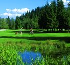 Golf unlimited! For beginners, advanced players and professionals. Treat yourself to a few rounds of golf on a lush green surrounded by stunning nature.