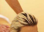 Gesicht-Schulter-Nackenmassage