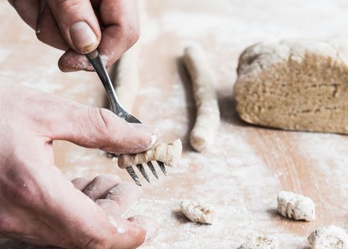 Tauber's Bio Vitalhotel: Alles wird von Hand hergestellt - Tauber's Bio Vitalhotel, St. Sigmund, Pustertal, Trentino-Südtirol, Italien
