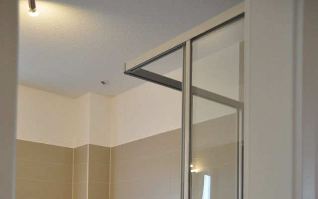 Bad mit Dusche im EG