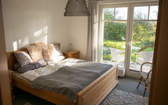 Schlafzimmer mit Doppelbett